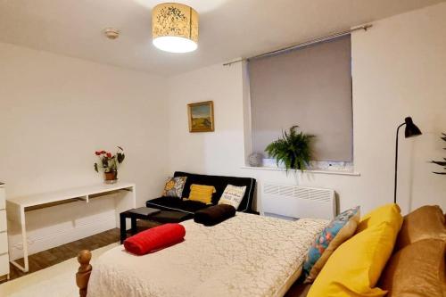 Cosy split-level 2 bed apartment