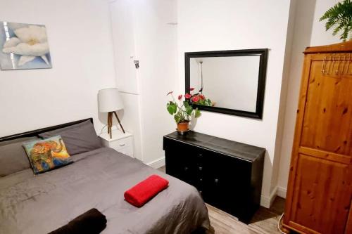 Cosy split-level 2 bed apartment