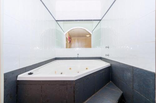 جاكوزي, موتيل بلو ماوينتينز هيرتيدج (Blue Mountains Heritage Motel) in Katoomba