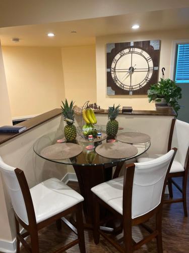 Private bright cozy convenient in Compton, USA