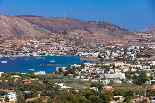 Stelios-Korina Villa with Pool and Stunning View in Syros Posidonia