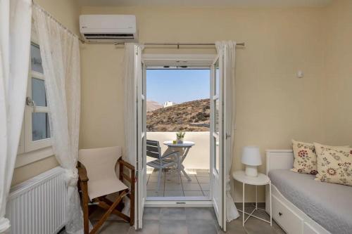 Stelios-Korina Villa with Pool and Stunning View in Syros Posidonia