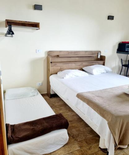 1 double bed, 2 twin beds