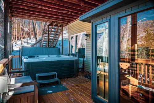 Mtn Views - Sauna - Hot Tub - Health - Wellness in Massanutten, USA