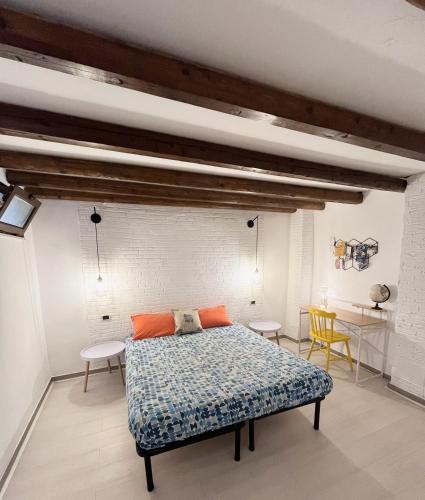 One-Bedroom Apartment image 5