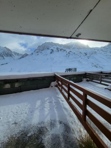 Studio with Mountain View