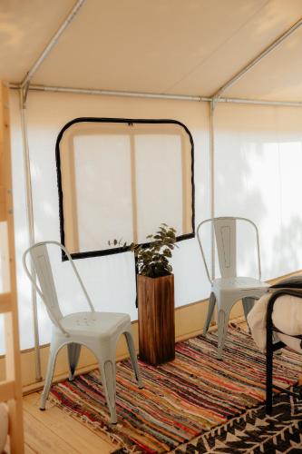 Létesítmények, XLg Porch Deluxe glamping tents @ Lake Guntersville State Park in Guntersville (Alabama)