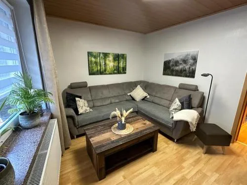 Christels Ferienwohnung 2 in Thale mit überdachter Terrasse, Küche mit TV & Geschirrspüler in Thale, Deutschland