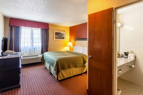 Quality Inn and Suites Lincoln - image 13