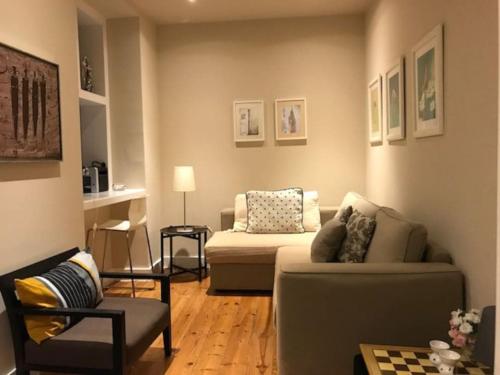Cosy and Renewed T2 Apartament in Campolide - D, Lisabon