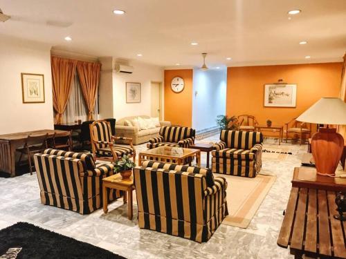 Spacious Penthouse for Big Group near National Zoo Spacious Penthouse for Big Group near National Zoo