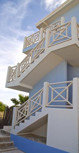 Ocean Breeze Boutique Hotel & Marina Ocean Breeze Bonaire Studios, Apartments and Villa is conveniently located in the popular Bonaire area. The hotel has everything you need for a comfortable stay. Service-minded staff will welcome and 