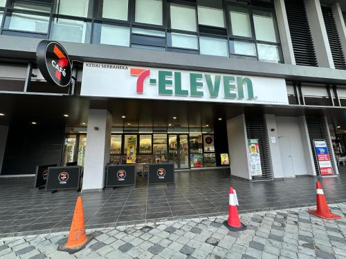 KL Pantai Bangsar South 3BR 6-11 pax next to NPE KL Pantai Bangsar South 3BR 6-11 pax next to NPE