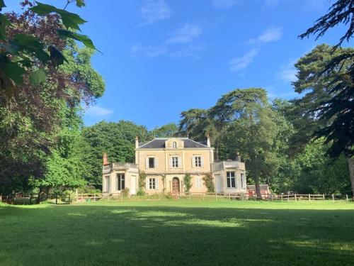 Le Château de John Miles au bord de l’eau - Location saisonnière - Sucé-sur-Erdre