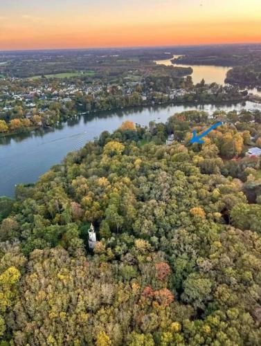 Le Château de John Miles au bord de l’eau