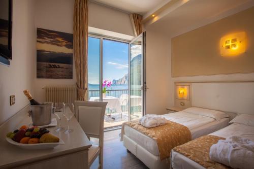 2 twin beds