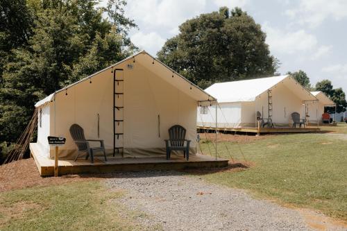 Exterior view, Deluxe Glamping Tents at Lake Guntersville State Park in Guntersville (AL)