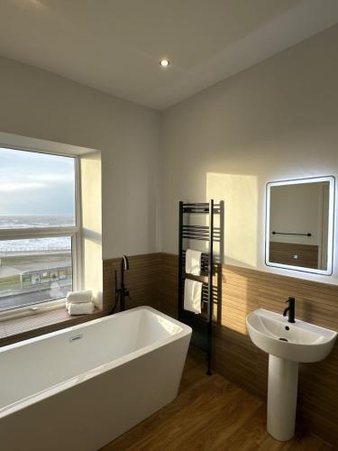 Balmoral Hotel - image 10