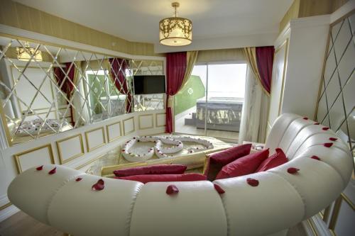 Azura Deluxe Resort & Spa - Ultra All Inclusive in Incekum