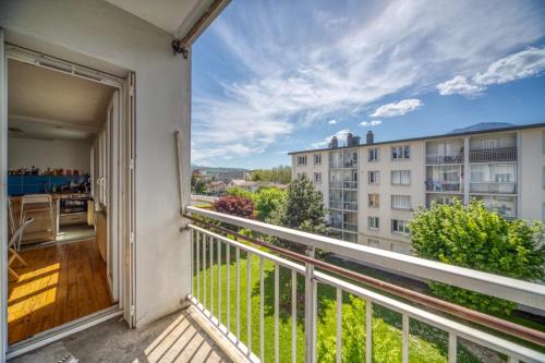 Jolie chambre avec vue dans appartement en colocation