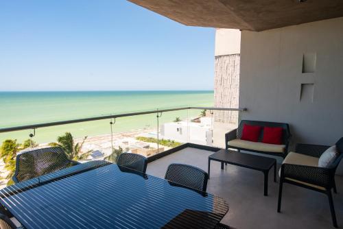 97984 Ocean views from all the bedrooms of this Deluxe beachfront Condo, Paradise in Chicxulub, Mexico