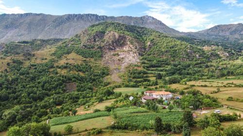 VILA DISHA, Tirana