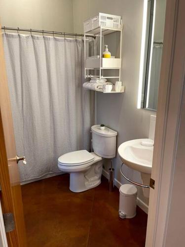 Beautiful Pearl Street Condo--30 day minimum stay thumb 3