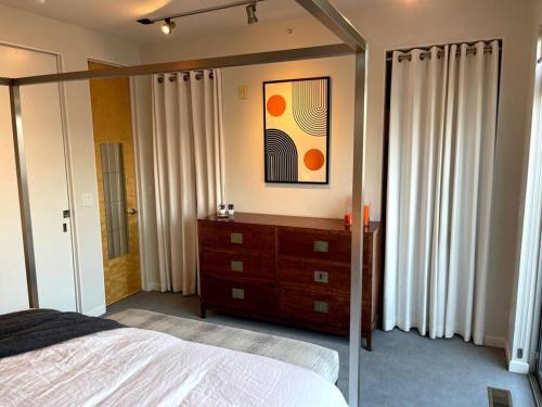 Beautiful Pearl Street Condo--28 day minimum stay in Boulder, USA