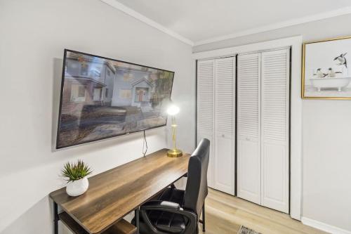 5 Min Drive to Downtown! Modern 3BR in Savannah!