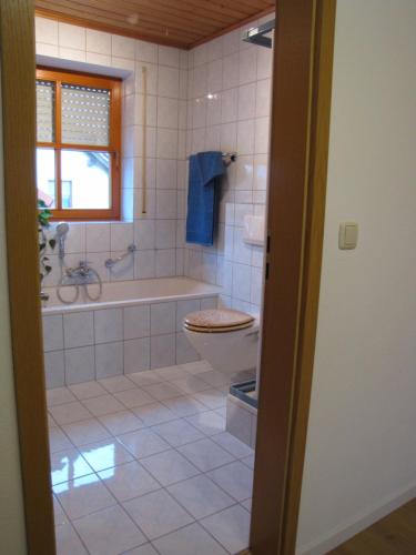 Zuhanyzó, LandLiebe in Tannesberg