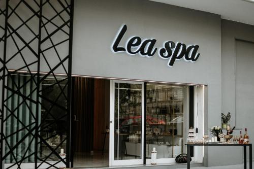 Deluxe Lilian Deluxe Lilian