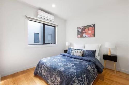 Modern Urban Oasis: Beautiful 2BR Townhouse