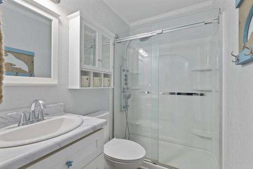 By The Sea: Gorgeous ocean views with balcony! By The Sea: Gorgeous ocean views with balcony!