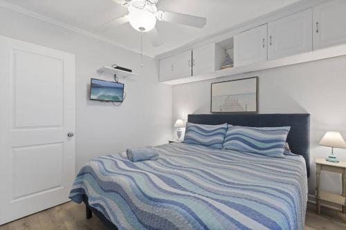 By The Sea: Gorgeous ocean views with balcony! By The Sea: Gorgeous ocean views with balcony!