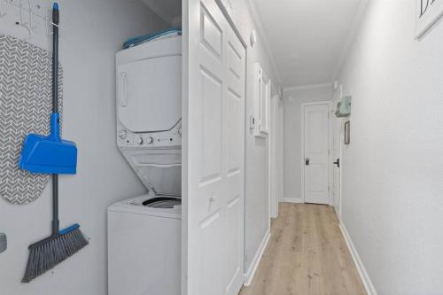 By The Sea: Gorgeous ocean views with balcony! By The Sea: Gorgeous ocean views with balcony!