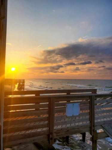 By The Sea: Gorgeous ocean views with balcony! By The Sea: Gorgeous ocean views with balcony!