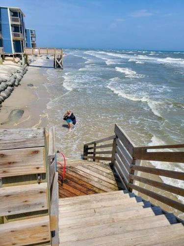 By The Sea: Gorgeous ocean views with balcony! By The Sea: Gorgeous ocean views with balcony!