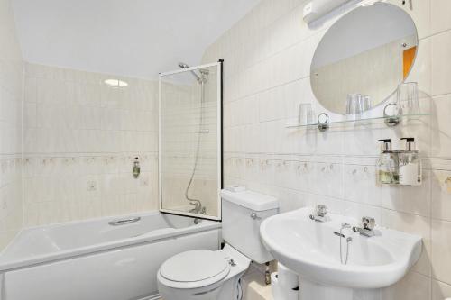 Marine Hotel - image 14