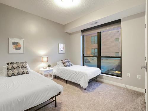 Large Downtown 2br -hot Tub-downtown! in Des Moines, USA
