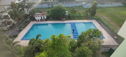 EL MEIR STAYCATION SMART CINEMA CABIN BESIDE ENCHANTED KiNGDOM in ลากูน่า