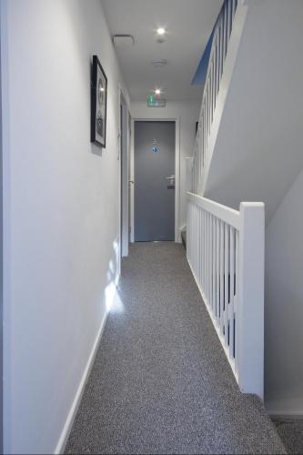 Contractors, Medical staff, Relocators, Families- 5 Bedroom 3 bathroom house- 2min walk to L&D, Luton (fotografie 8)