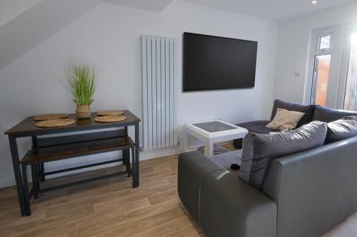 Contractors, Medical staff, Relocators, Families- 5 Bedroom 3 bathroom house- 2min walk to L&D, Luton (fotografie 9)