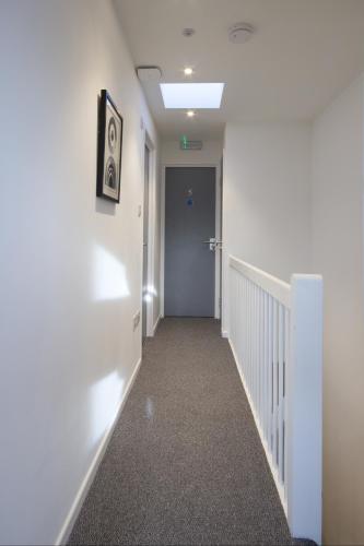 Contractors, Medical staff, Relocators, Families- 5 Bedroom 3 bathroom house- 2min walk to L&D, Luton (fotografie 7)