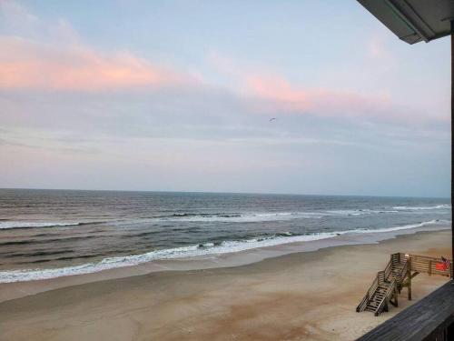 The Lookout: Tranquil Beachfront Condo The Lookout: Tranquil Beachfront Condo