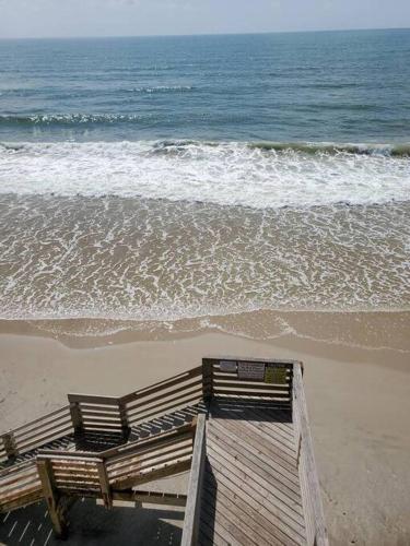 The Lookout: Tranquil Beachfront Condo The Lookout: Tranquil Beachfront Condo