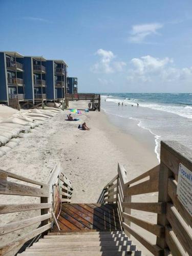 The Lookout: Tranquil Beachfront Condo The Lookout: Tranquil Beachfront Condo