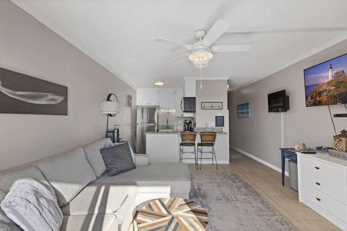 The Lookout: Tranquil Beachfront Condo The Lookout: Tranquil Beachfront Condo