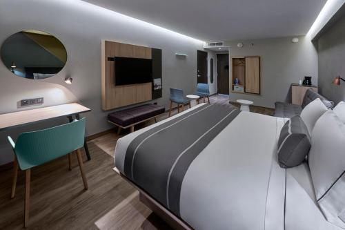 522185115 City Express Plus by Marriott Tijuana