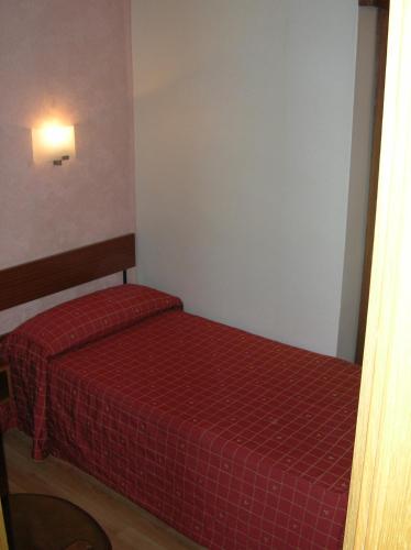 Single Room image 2