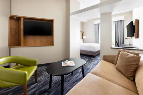 1 king bed, 1 sofa bed